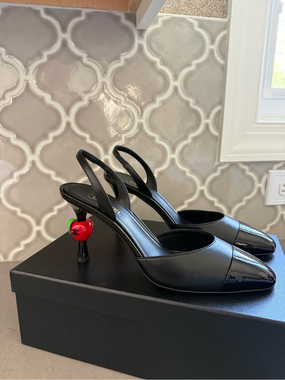 BNWT Chanel 26A Lambskin Patent Calfskin Black Slingback Size 38.5
